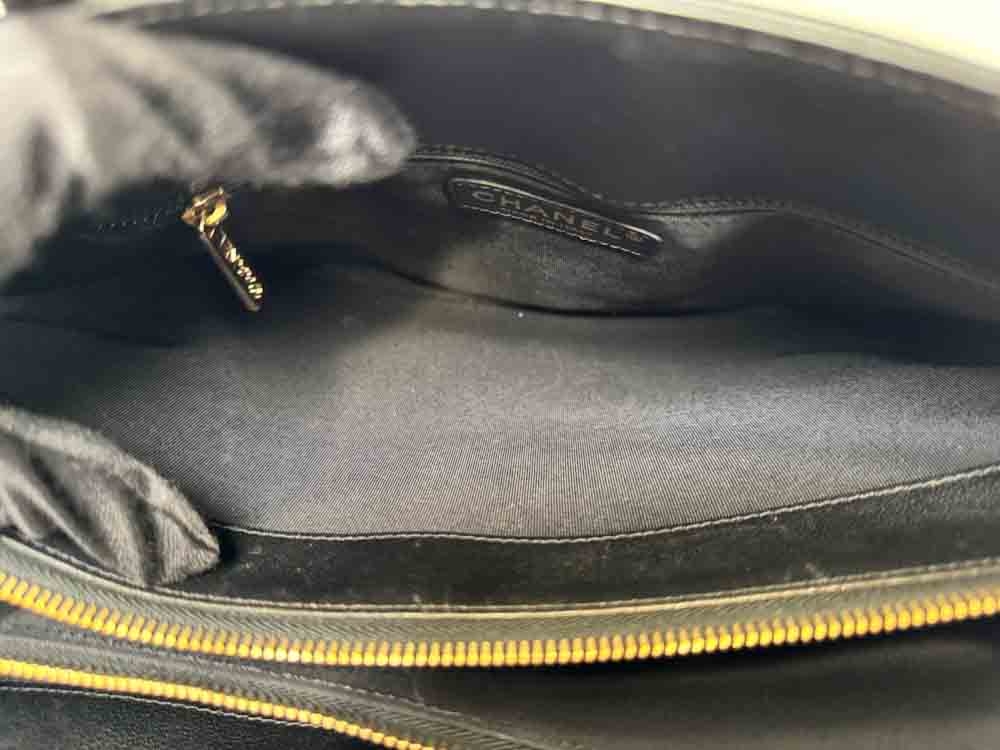 CHANEL-MADEMOISELLEBAG-MEDIUM-BLACK-CALF-IMG_0696.jpg
