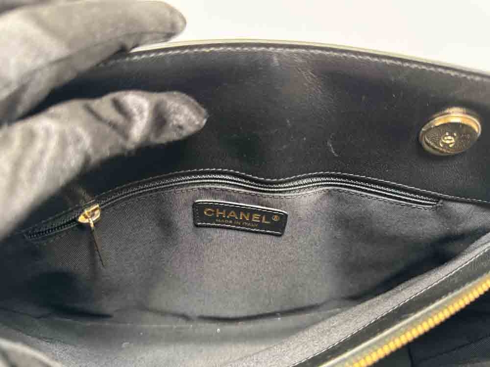 CHANEL-MADEMOISELLEBAG-MEDIUM-BLACK-CALF-IMG_0697.jpg