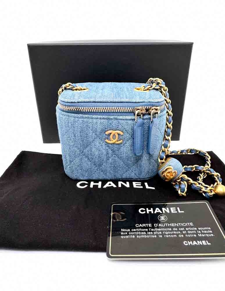 CHANEL-VANITY-MINI-BLUE-DENIM-IMG_7471.jpg