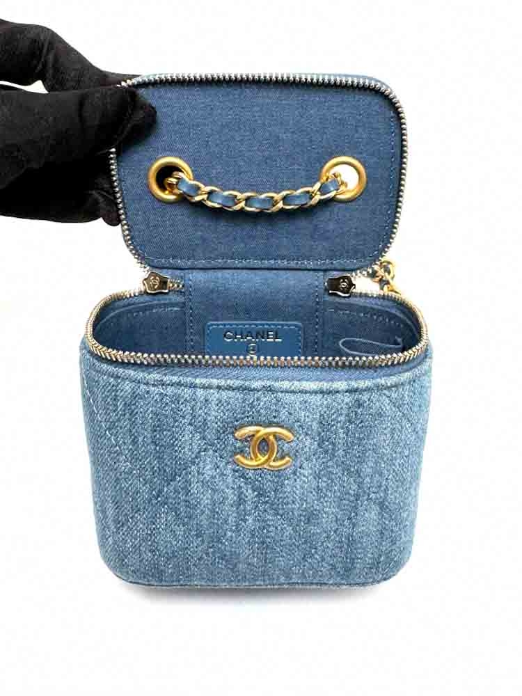 CHANEL-VANITY-MINI-BLUE-DENIM-IMG_7496.jpg