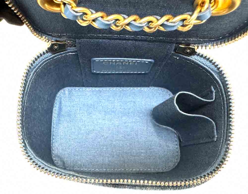 CHANEL-VANITY-MINI-BLUE-DENIM-IMG_7497.jpg