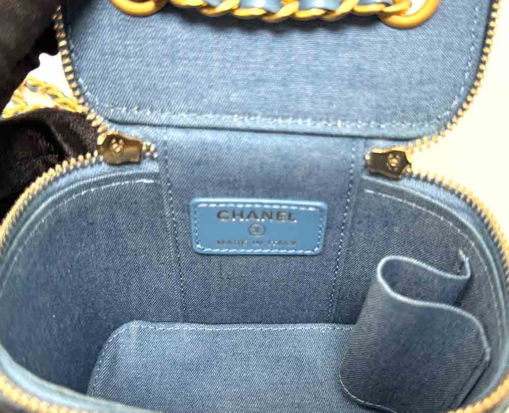 CHANEL-VANITY-MINI-BLUE-DENIM-IMG_7504.jpg