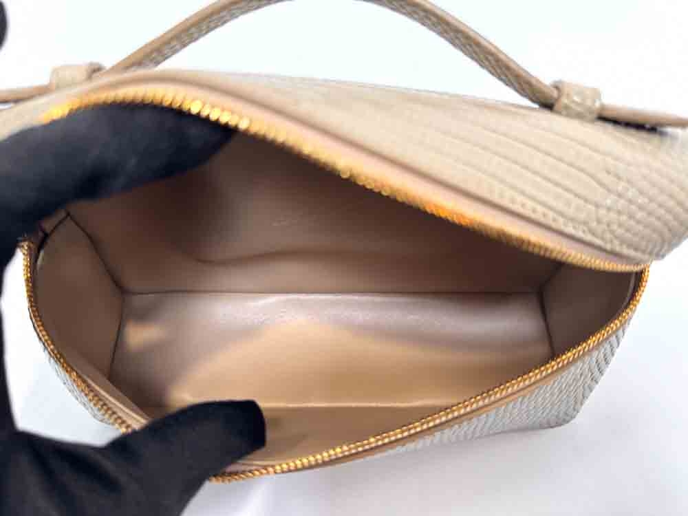 LOROPIANA-EXTRAPOCKETBAG-19-BEIGE-LIZARD-IMG_9491.jpg