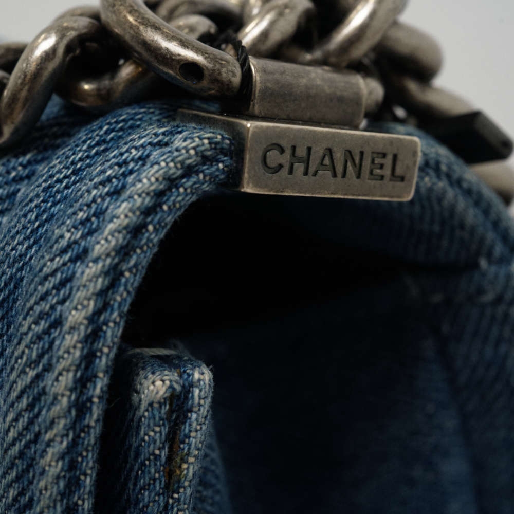 CHANEL-BOYCHANEL-LARGE-BLUE-DENIM-8492 hw5.jpg