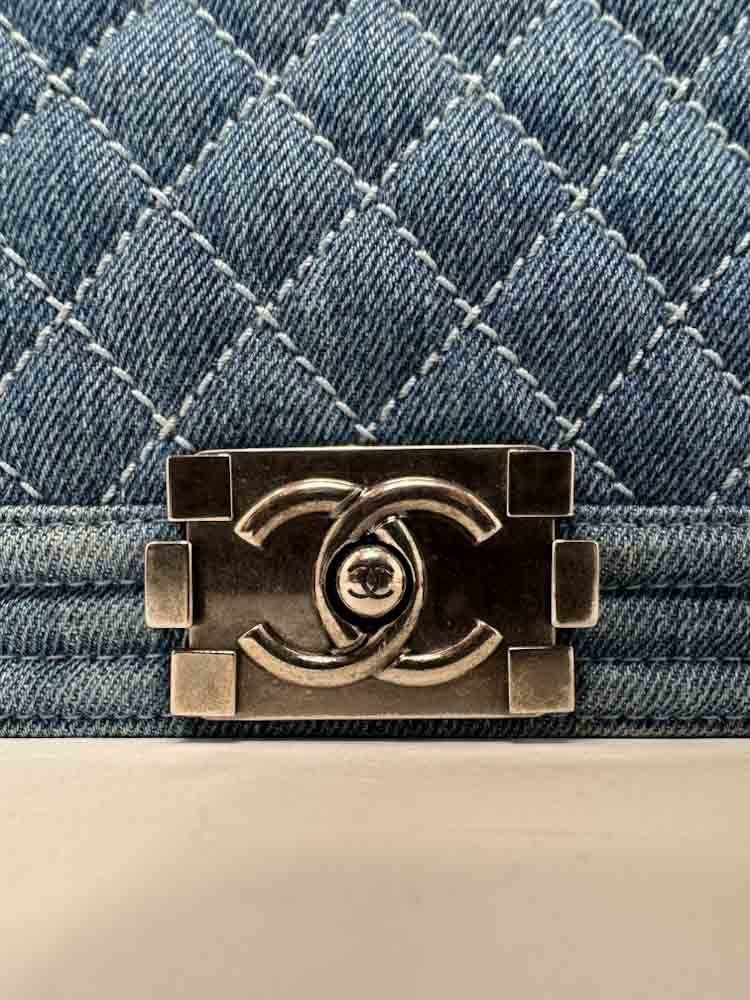 CHANEL-BOYCHANEL-LARGE-BLUE-DENIM-IMG_3308.jpg
