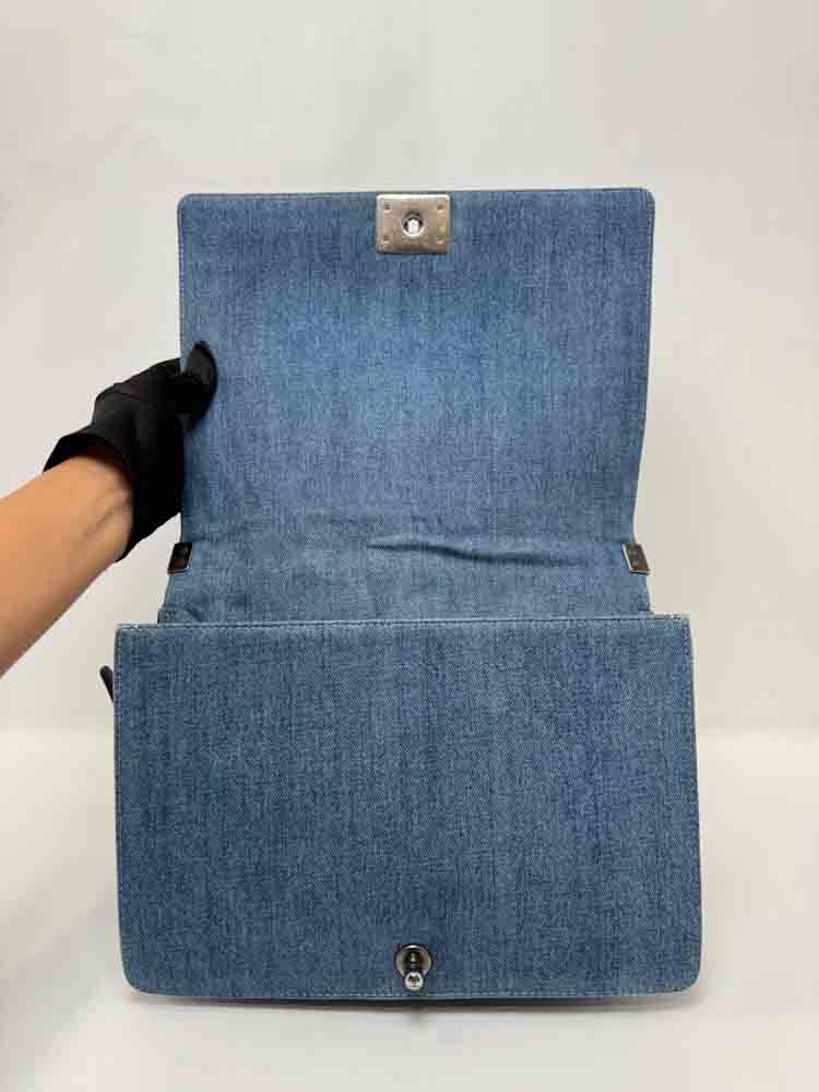 CHANEL-BOYCHANEL-LARGE-BLUE-DENIM-IMG_3312.jpg