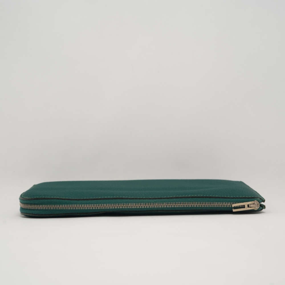HERMES-AZAPWALLET-GM-VERT-CLEMENCE-8548 topdown.jpg