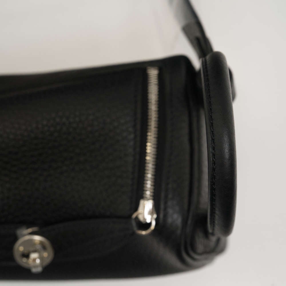 HERMES-LINDY-MINI-BLACK-CLEMENCE-8544 handle2.jpg